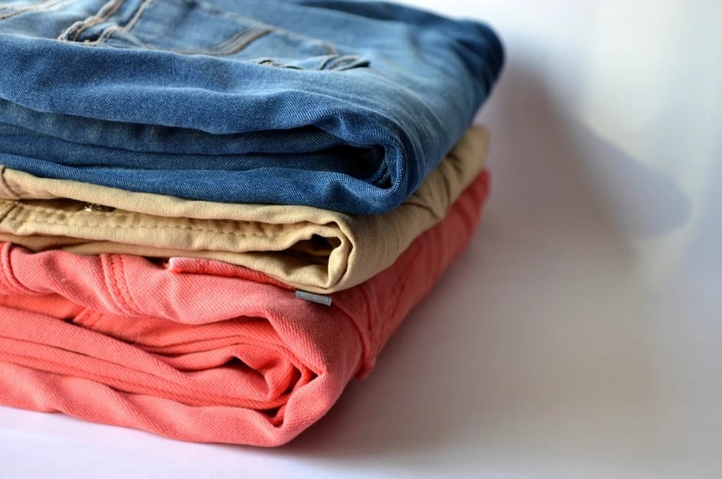How to Wash Jeans (Without Ruining Them): A Simple Guide for Men
