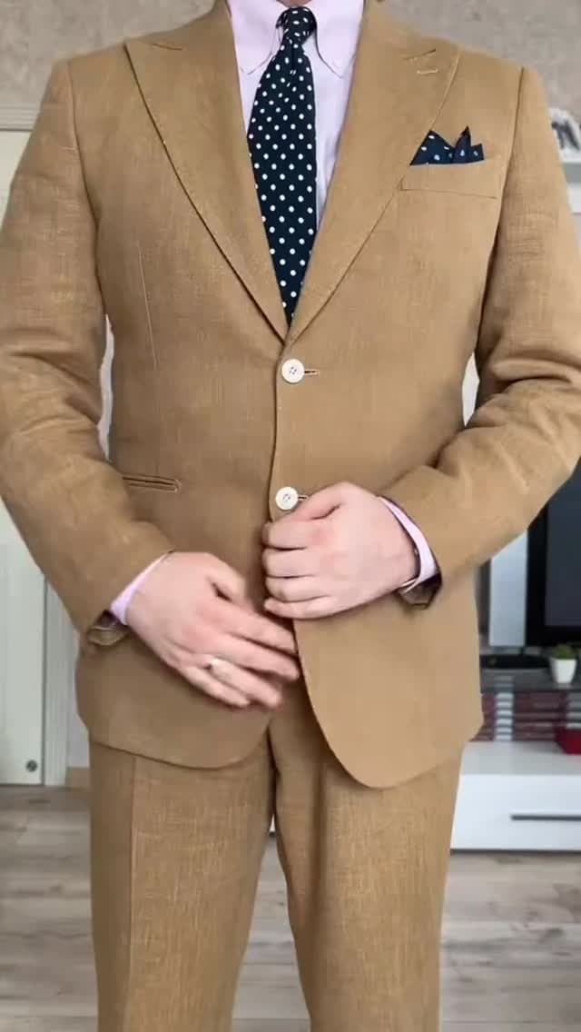 Tan Suit and Navy Tie for Men: How to Wear Warm Tailoring Without Looking Flashy